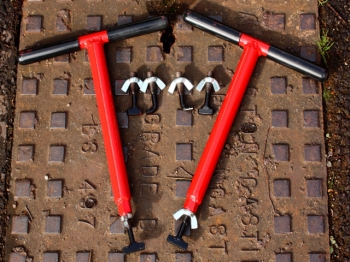 Mustang DQ6 Mini-Lift Manhole Cover Lifter (pair)