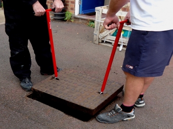 Mustang DQ7 Mini-Lift XL Manhole Cover Lifter (Pair)