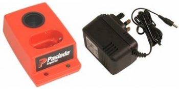 Paslode 900200 Battery Charger AC/DC Adaptor & Shoe (For Use With Paslode Impulse Range)