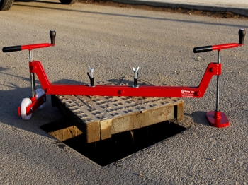 Mustang DQ3 Chinook Manhole Cover Lifter (New Improved Version)