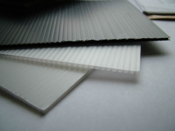 Correx  Sheet Standard 8' x 4' (2.4m x 1.2m) - 2mm Thickness Correx Boards - Corrugated Polypropylene(per 25 pack)